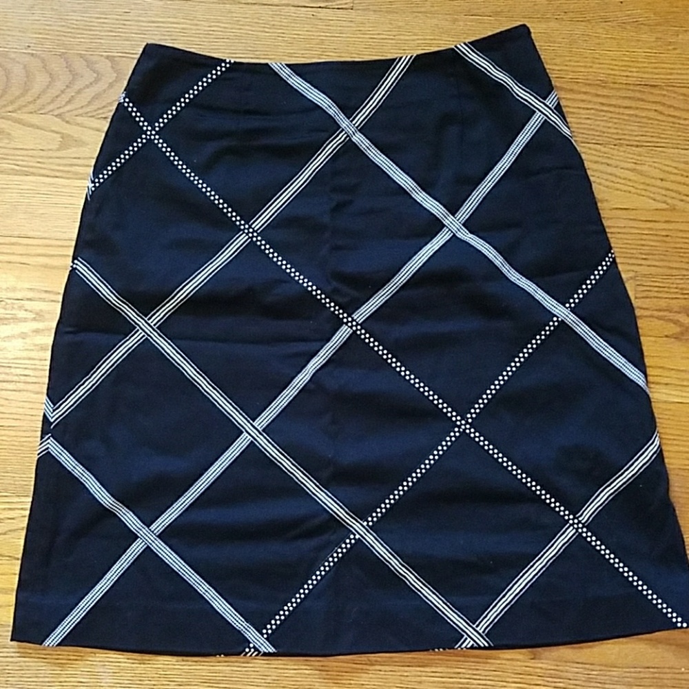 Black skirt with ribbon detail